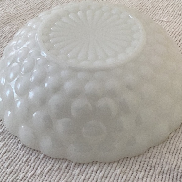 Milk Glass Bowl - Picture 5 of 7